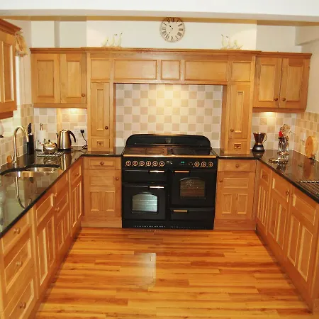 3 Ladstock Hall *